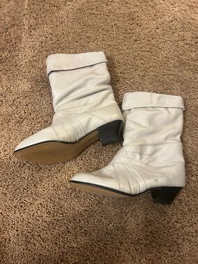 Vintage light gray boots